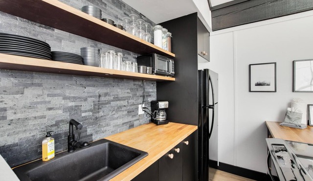 Ski Area Views! Hip Two-Bed+Loft. Free Bus to Town