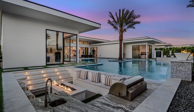 Sleeps 17 Private Pool + Hot Tub + Pickleball Court Near La Quinta | Bravo