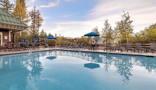 South Lake Tahoe | Pool & Ski Access | 2BR Suite