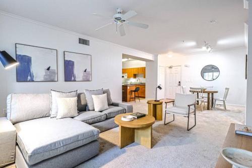 Spacious 3BDR 2BTH near Venice Beach w Pool