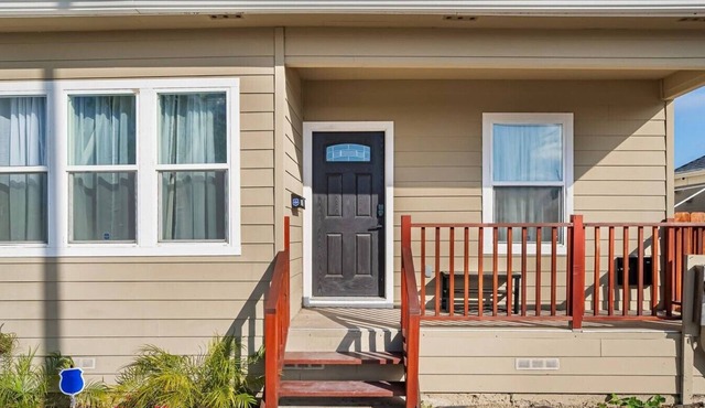 Spacious 8-BR Home in Hayward with A/C &Parking