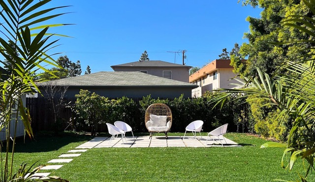 Spacious Beach House, Private Oasis, Family Friendly, AC+W/D, Large Backyard