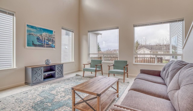 Spacious Modern Home in Newly Developed Netarts Neighborhood!