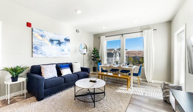 Sparks 1BR Water Views · Spring Season & Views