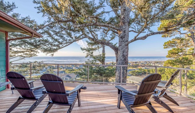 Spectacular Views of Waldport Beach from This Artful Single-Level