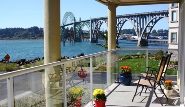 Spring and Summer is Special @ Spacious Water-view House in Iconic Fun Location