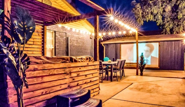 St. George Digital Nomad Base w/Putting Green, Gym, Game Room & Outdoor Cinema