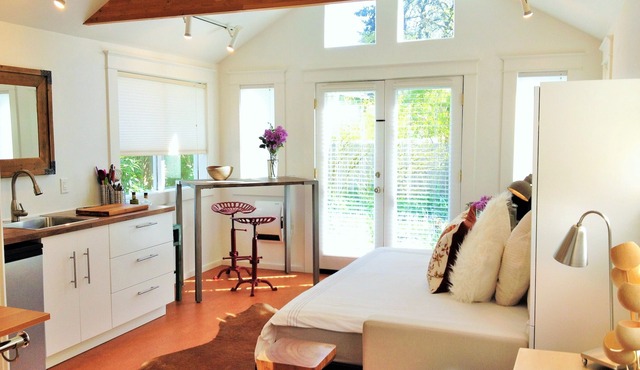 Star Studio: A Private Garden Retreat in Downtown Eugene