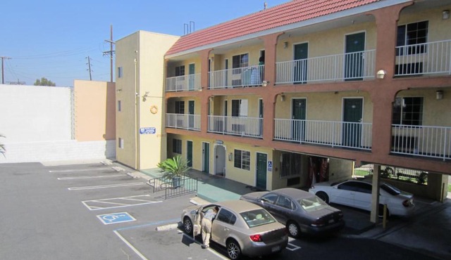 Starlight Inn, Valley Blvd - Downtown LA