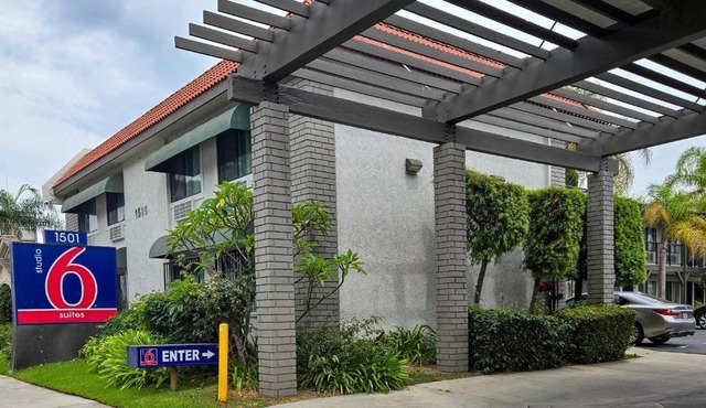 Studio 6 Suites Santa Ana, CA