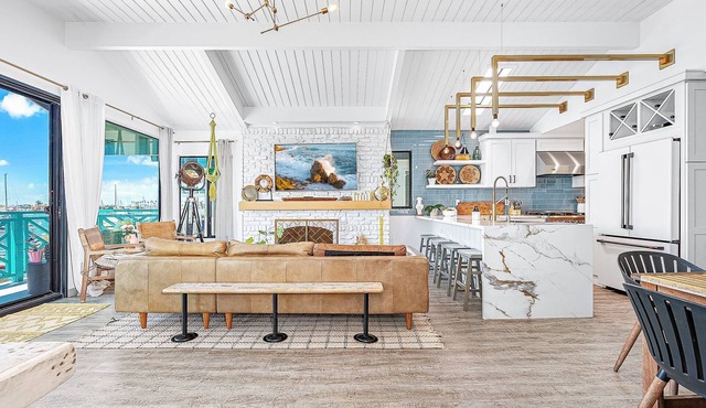 Stunning Balboa Island Home with Bayfront Balcony and Rooftop Deck