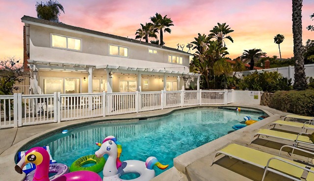 Stunning Coastal Escape w. private pool & spa, arcade, near themed parks & beach