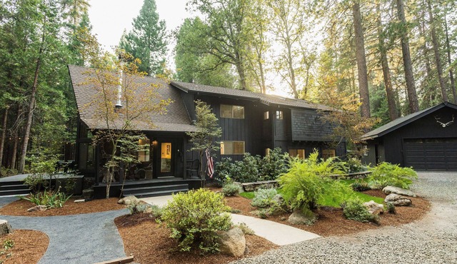 Stunning Luxury Mountain Cabin - Mount Shasta CA