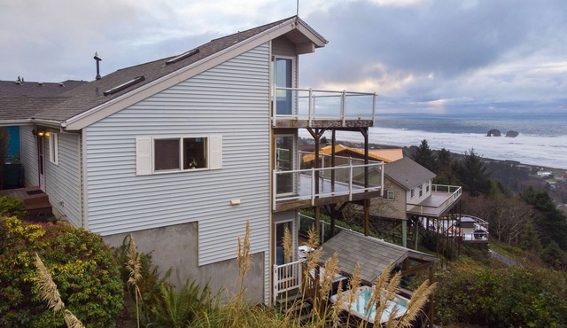 Stunning Ocean Views with Hot Tub