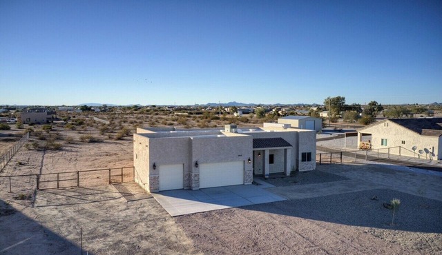 Stunning Sonoran Horse Property on Desert Acre