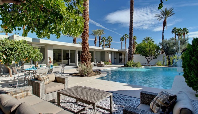 Sunny Mid-Century Modern Beauty! Stunning Pool, Spa & Mountain Views!