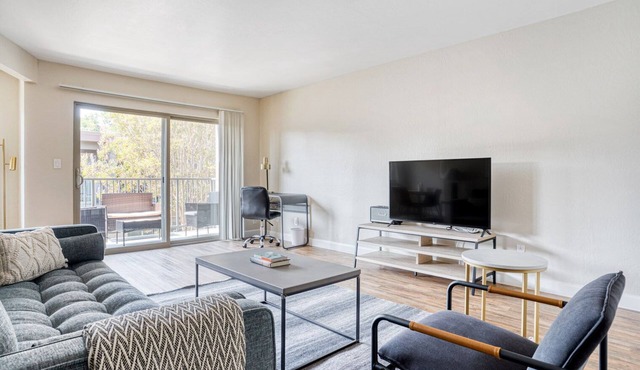 Sunny Mountain View 2BR w/Pool, Gym, BBQ, 5 min to Target, by Blueground