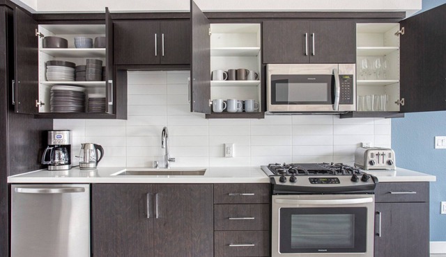Sunny North Hollywood 2BR w/Pool & Gym, nr Bars & Movies, by Blueground