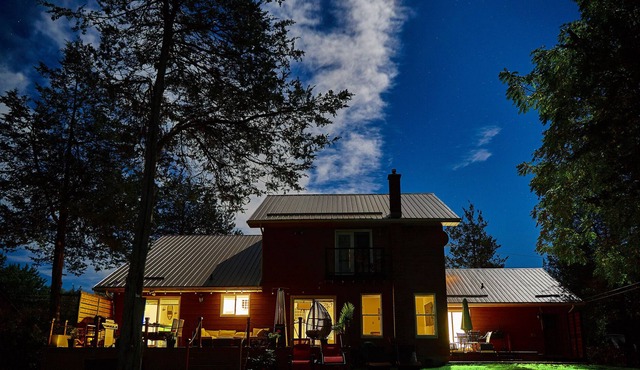 Sunrise on Quinte Luxury Waterfront Home