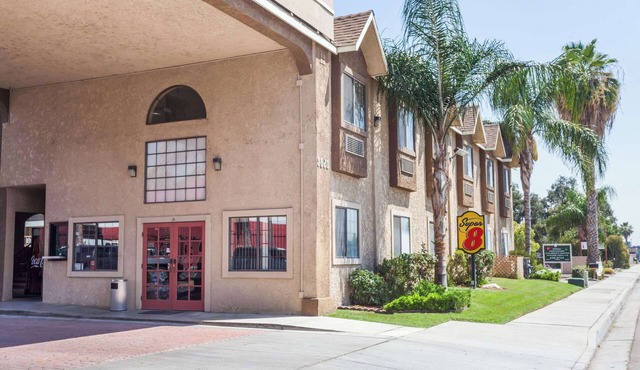 Super 8 by Wyndham Bakersfield South CA