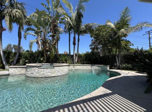 Swanky 5 bedroom 45 bath home (3 Master Suites)