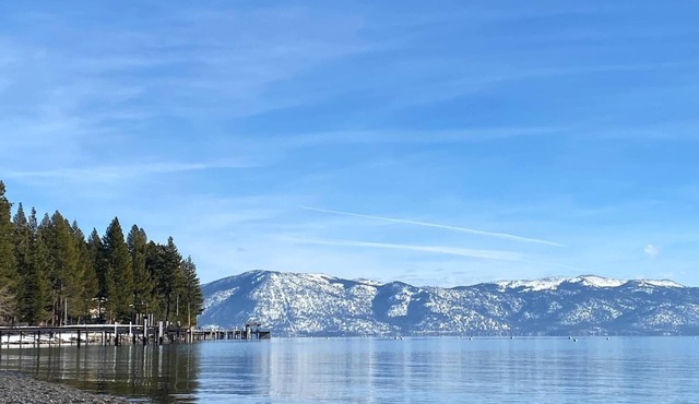 Tahoe condo with hot tub, central AC, fireplace, gas grill & balcony
