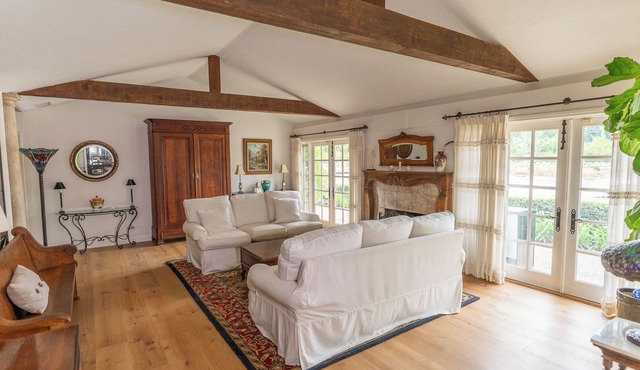 Terrific 4-bedroom Estate Retreat in quaint Goleta perfect for families