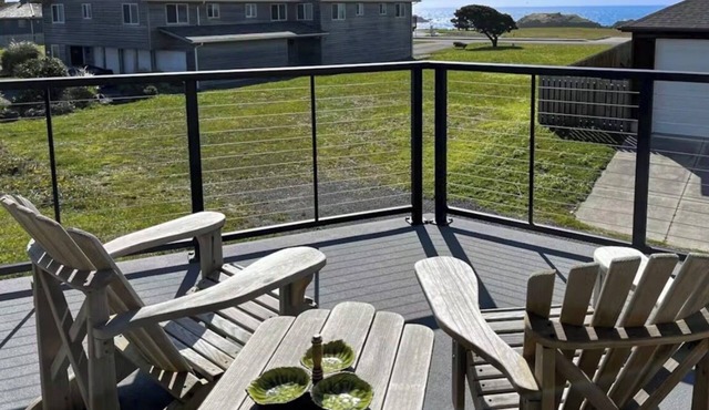 That 70s Beach House Retreat 1 block from Ocean