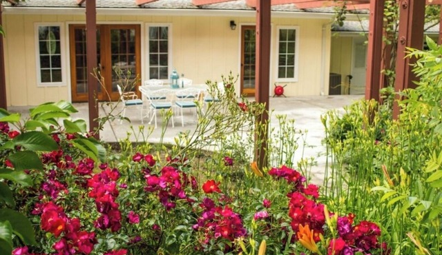 "The Bridge House" Relax & Recharge in a Spacious 5-Bedroom House: Pool, Wifi
