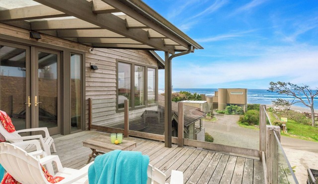 The Castle Rock Estate by AvantStay | Steps From Arch Cape Beach
