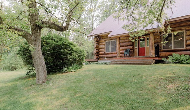 The Cedar Crest Log House