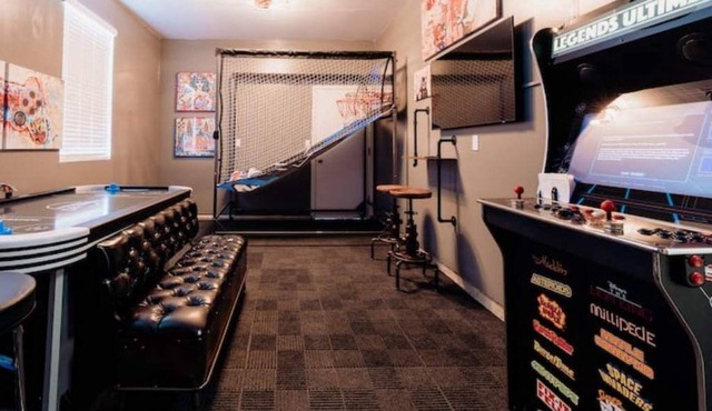 The Playful Fox- W/Game Room