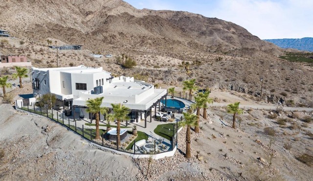 The Summit NEW Hilltop Estate with Sunset Views & Movie Theater