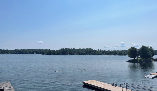 Thousand Islands Luxury Peninsula Getaway - 360 Water View -