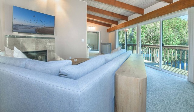 Tranquil Modern 4-bedroom Beach House with WiFi in Santa Cruz County
