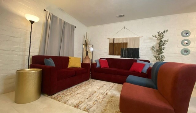Trendy 2BR Home Walk to Fremont Street