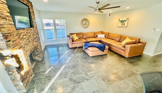 Triplex/10TVs/6Bedrooms/Sleeps23