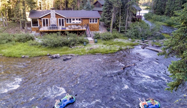 Truckee River House | Sleeps 10 | Min to Palisades