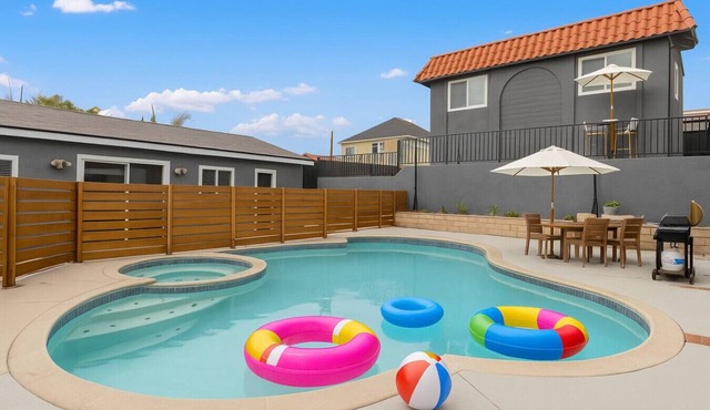 Two-Private Units/Sleep 9/Pool&Spa/Parking/AC