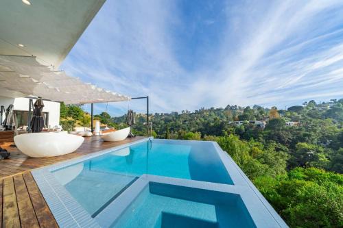 Ultra Luxury Hillside Villa with Infinity Pool Views