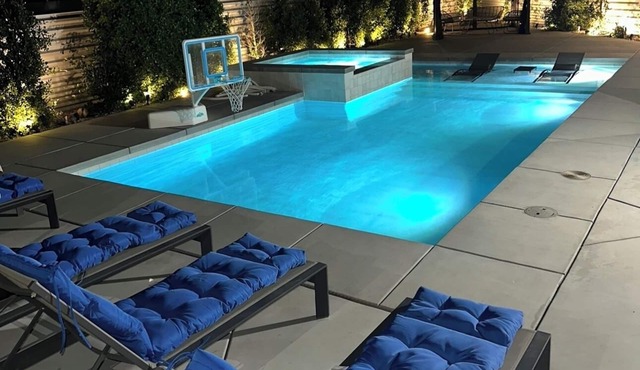 Ultra Private Newly Remodeled House with a Brand New Pool/Spa