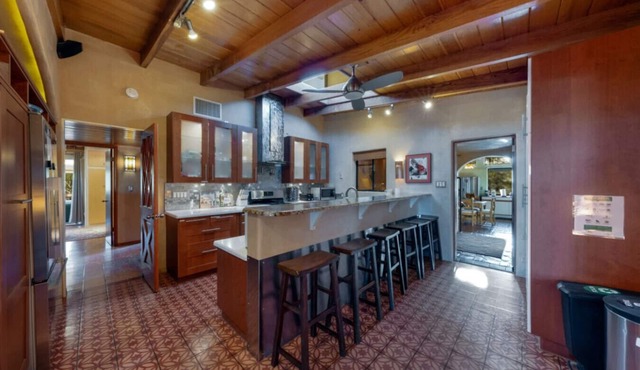 Unique Home/Peaceful Property/Yoga/3 BR 1 BA
