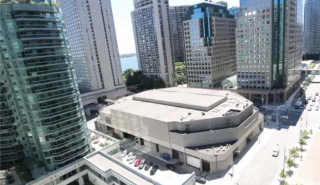 Unique, peaceful, perfect stay to experience city of Toronto and its quality.