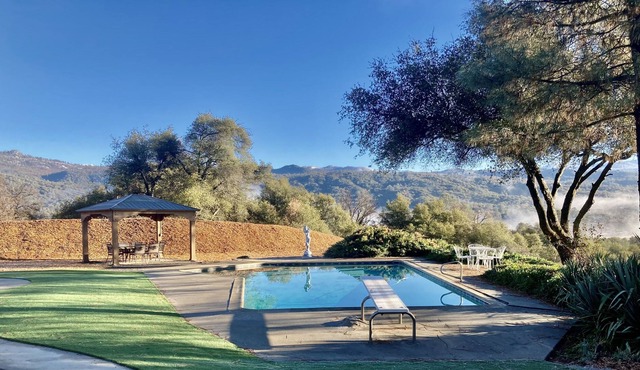 Unique Space, Views, Pool, Fireplace, Close to Yosemite & Town