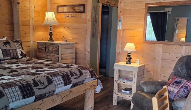 Unit 2: King Bed Suite with Full Kitchen at the Cedaredge Lodge