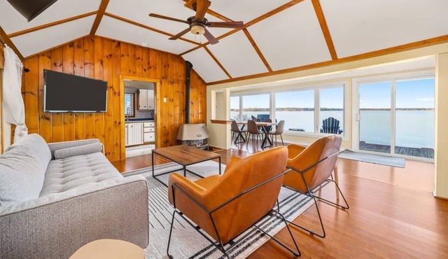 Unparalleled Lake Ontario views and watercraft