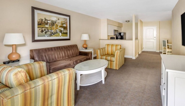 Unwind and Explore | Your Palm Springs Retreat! 4 Stunning Suite w/ Balcony