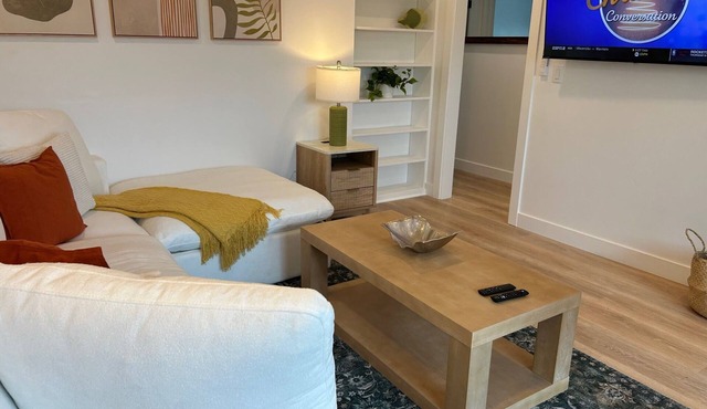 Updated 2-bedroom 2-bath near Beach and Downtown. AC and EV Charging