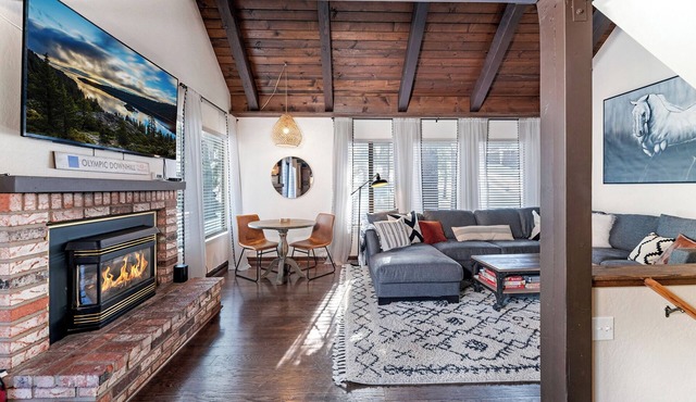 Updated 3BR/2BA Ski & Hiking townhome near Heavenly!