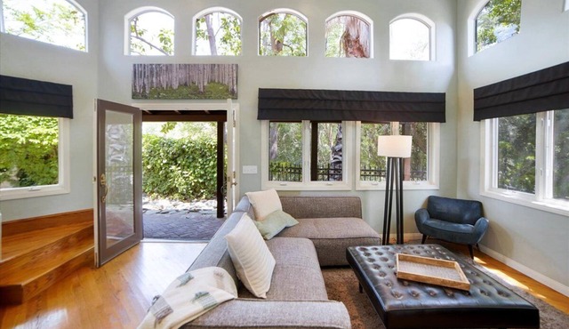 UPSCALE GUEST HOUSE IN THE HILLS